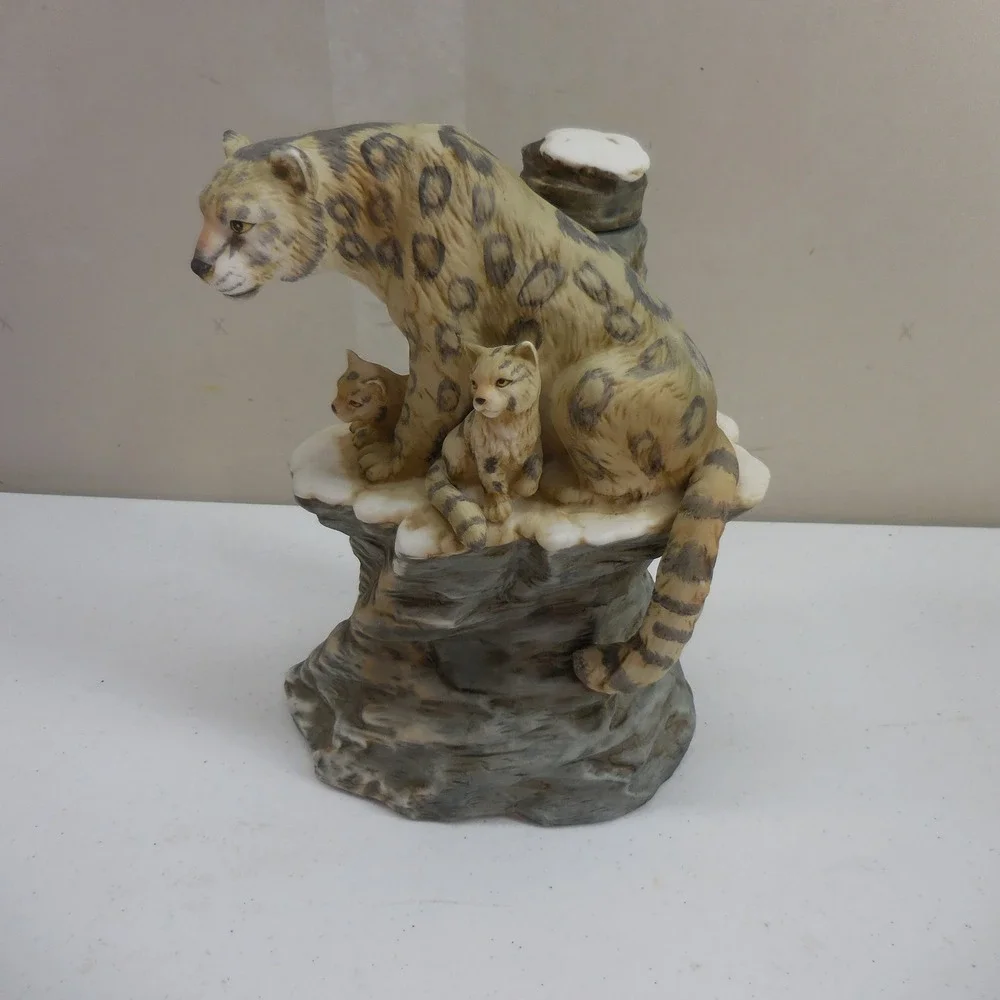 Ski Country 1979 Snow Leopard Wildlife Series Limited Edition Decanter with Box